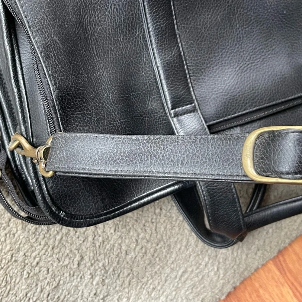 LAPTOP BRIEFCASE/ATTACHE/BOOKBAG! Hand or shoulder straps. Black Faux Leather.